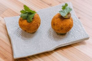 Mathrooba Croquette with Chicken Filling /  チキンのマトロバコロッケ / كروكيت المَضْروبة