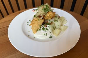 Backfisch „Finkenwerder Art“ / カレイのフライ「フィンケンヴェルダー風」 / <br>Plaice “Finkenwerder style"
